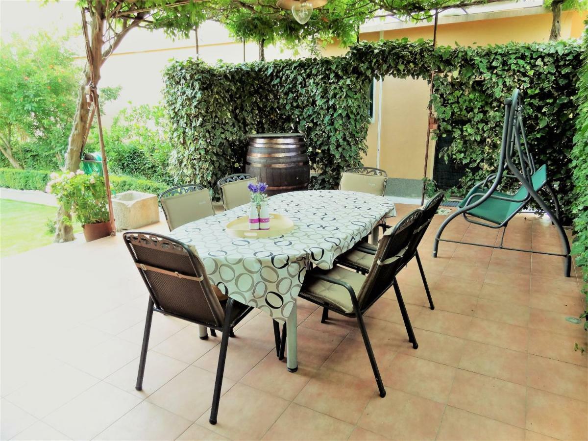Apartment Bezic Kaštela المظهر الخارجي الصورة